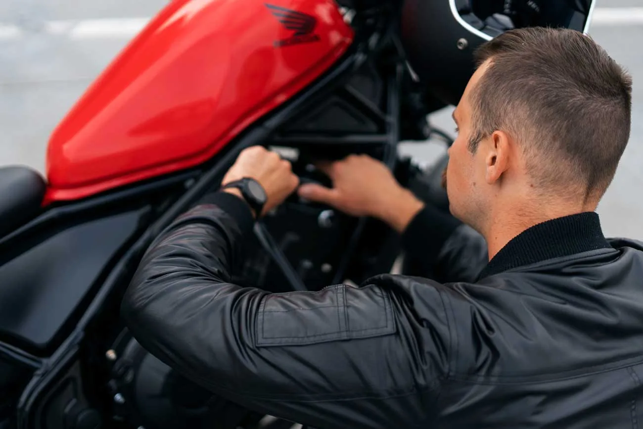 Cómo saber si una moto de segunda mano ha tenido una caída importante