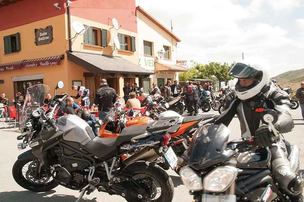 Subida a la Cruz Verde. La quedada por excelencia de los motoristas madrileños