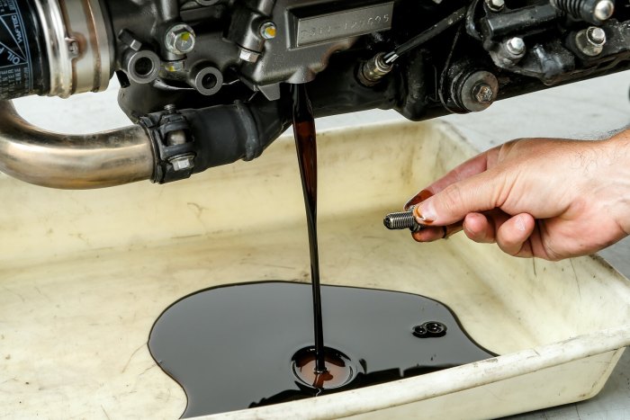 como-cambiar-el-aceite-de-tu-moto-paso-a-paso