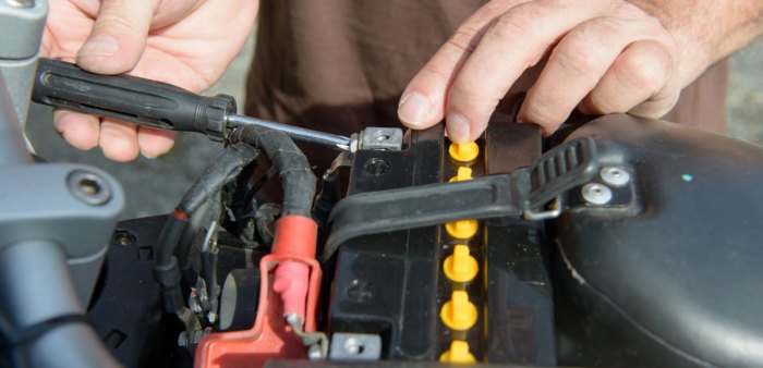 como-cambiar-la-bateria-de-tu-moto-tu-mismo