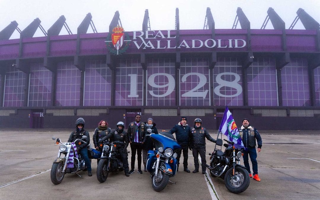 El Real Valladolid presenta a su nuevo fichaje a lomos de una Harley