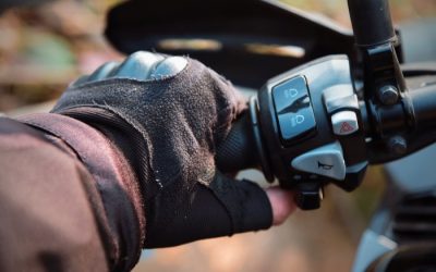 Cómo instalar puños calefactables en tu motocicleta