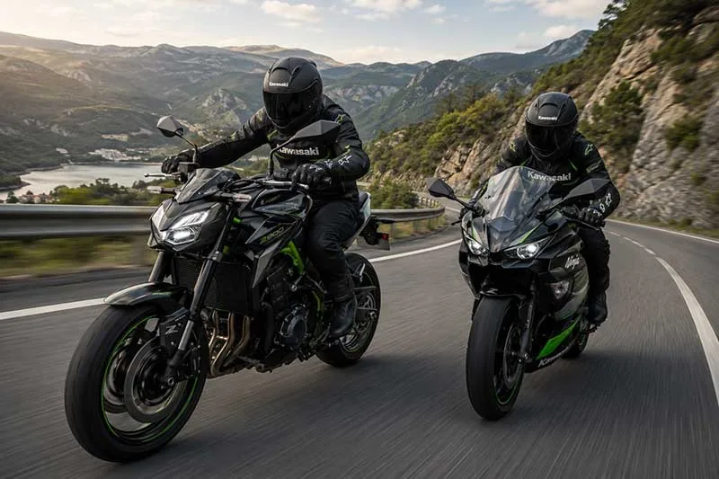 Moto naked vs sport: cuál elegir según tu uso real