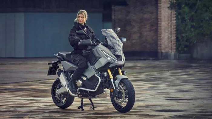 Motos ADV: La Fusión Perfecta entre Scooter y Aventura Offroad