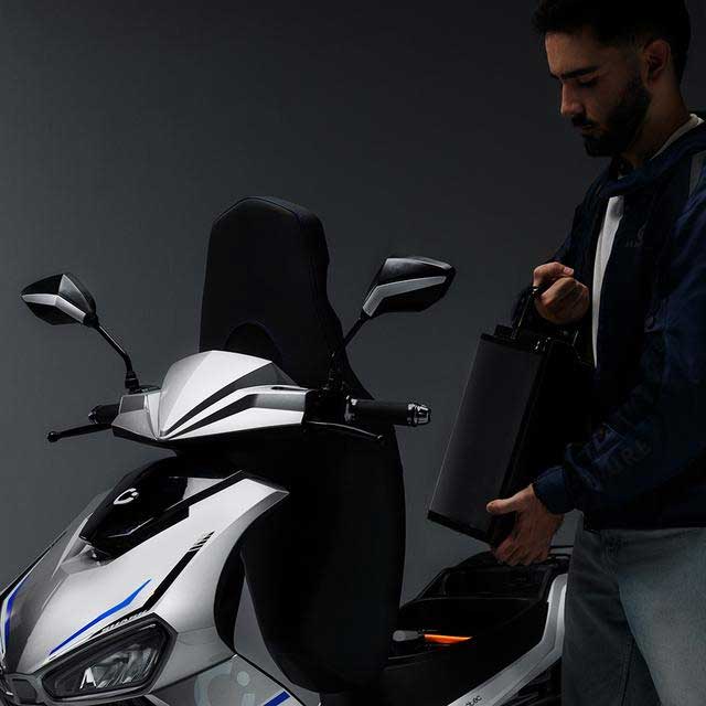 moto electrica con bateria extraible de ceoctec